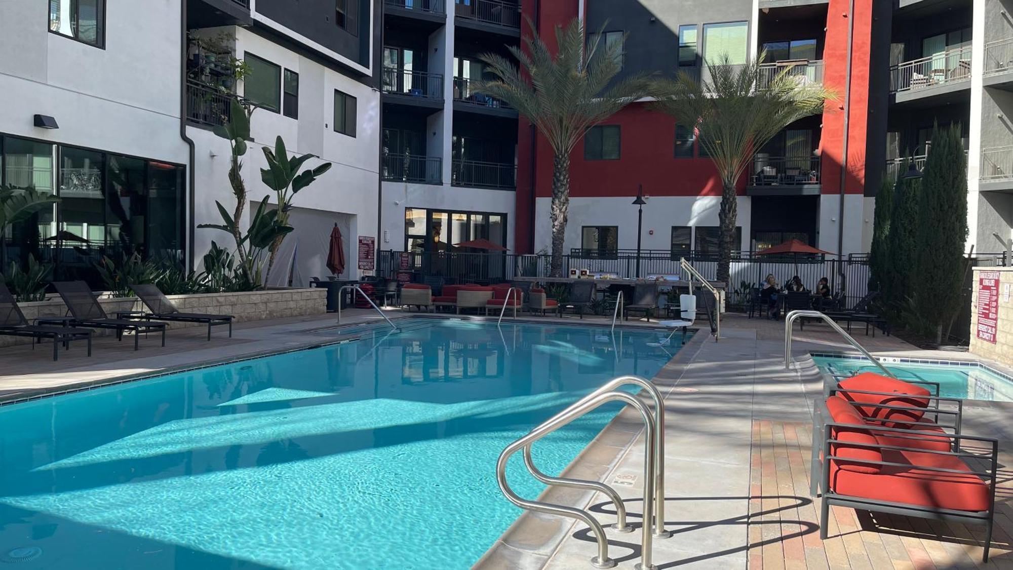 Luxury Designed 2 Bedrooms Part Hotel In Woodland Hills Ca Los Angeles Exterior photo